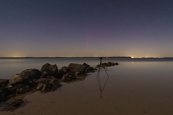 Kamera steht auf Stativ in der Flensburger Förde